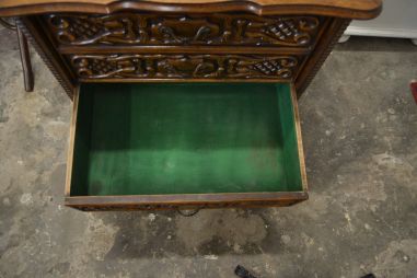 (n-8256) Kolme sahtliga kummut