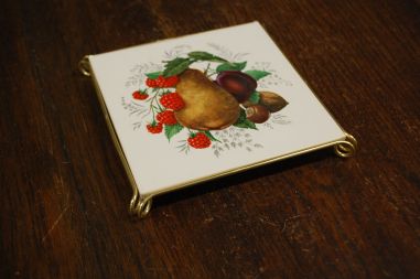 (n-8265/1) Villeroy & Boch Mettlach puuviljadega kuumaalus
