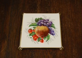 (n-8265/2) Villeroy & Boch Mettlach puuviljadega kuumaalus