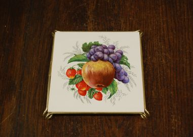 (n-8265/2) Villeroy & Boch Mettlach puuviljadega kuumaalus