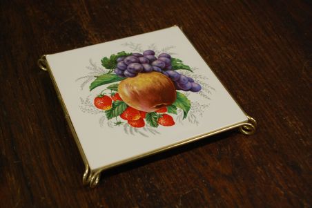 (n-8265/2) Villeroy & Boch Mettlach puuviljadega kuumaalus