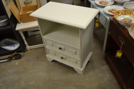 (n-8268) Valge kummut
