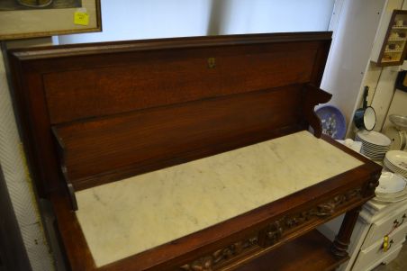 (n-8269) Vana huvitav kummut, riiuliga kummut, konsoollaud