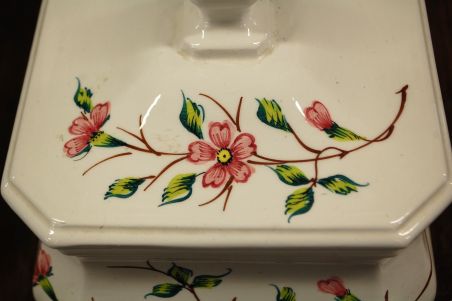 (n-8279) Bassano, käsitsimaalitud kaanega nõu
