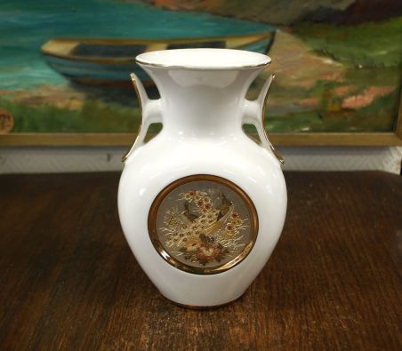 (n-8289) Valge vaas "Chokin kunst"