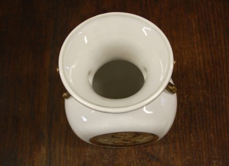 (n-8289) Valge vaas "Chokin kunst"
