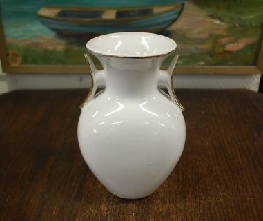 (n-8289) Valge vaas "Chokin kunst"