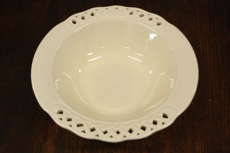 (n-8305/2) Tiffany Boutique, kreemikad pitsilised suured kausid, 2tk komplektis