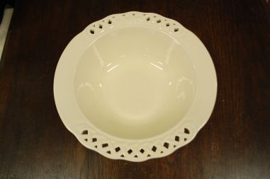 (n-8305/2) Tiffany Boutique, kreemikad pitsilised suured kausid, 2tk komplektis