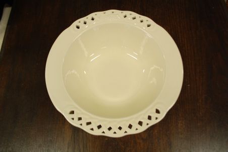 (n-8305/2) Tiffany Boutique, kreemikad pitsilised suured kausid, 2tk komplektis