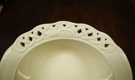 (n-8305/2) Tiffany Boutique, kreemikad pitsilised suured kausid, 2tk komplektis