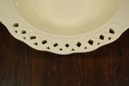 (n-8305/2) Tiffany Boutique, kreemikad pitsilised suured kausid, 2tk komplektis