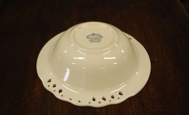 (n-8305/2) Tiffany Boutique, kreemikad pitsilised suured kausid, 2tk komplektis