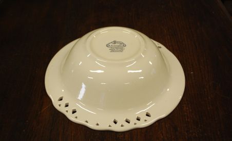 (n-8305/2) Tiffany Boutique, kreemikad pitsilised suured kausid, 2tk komplektis