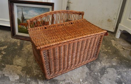 (n-8322) Kaanega punutud kast