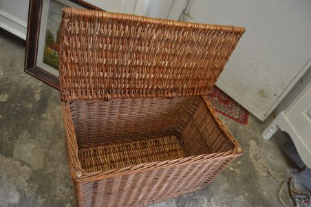 (n-8322) Kaanega punutud kast