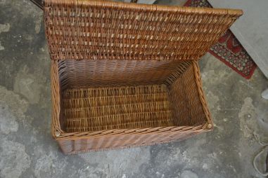(n-8322) Kaanega punutud kast