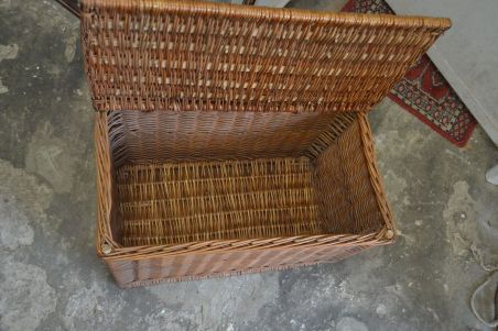 (n-8322) Kaanega punutud kast