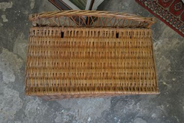 (n-8322) Kaanega punutud kast