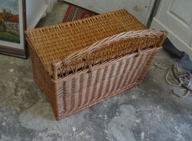 (n-8322) Kaanega punutud kast