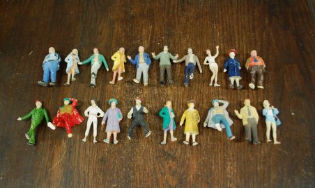 (n-8326) Käsitsimaalitud minifiguurid, 20tk komplektis