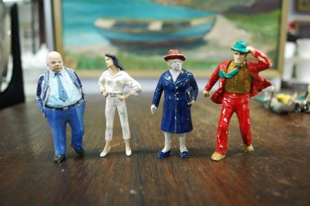 (n-8326) Käsitsimaalitud minifiguurid, 20tk komplektis