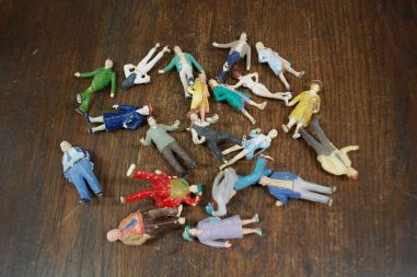 (n-8326) Käsitsimaalitud minifiguurid, 20tk komplektis