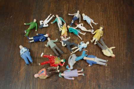 (n-8326) Käsitsimaalitud minifiguurid, 20tk komplektis