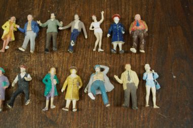 (n-8326) Käsitsimaalitud minifiguurid, 20tk komplektis