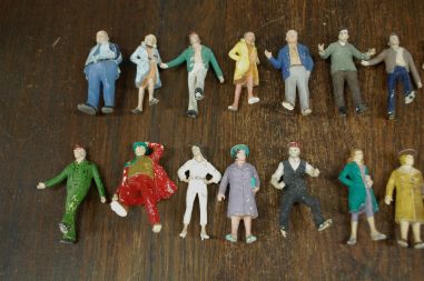 (n-8326) Käsitsimaalitud minifiguurid, 20tk komplektis
