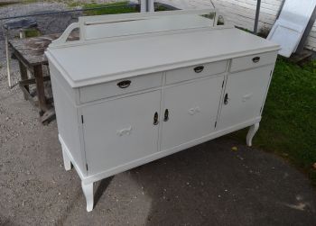 (L-890) Valge pikem peegliga kummut, servant
