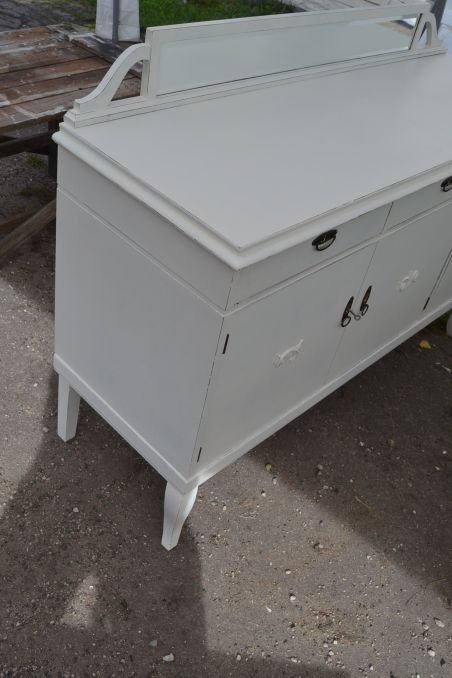 (L-890) Valge pikem peegliga kummut, servant