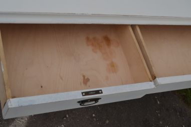 (L-890) Valge pikem peegliga kummut, servant