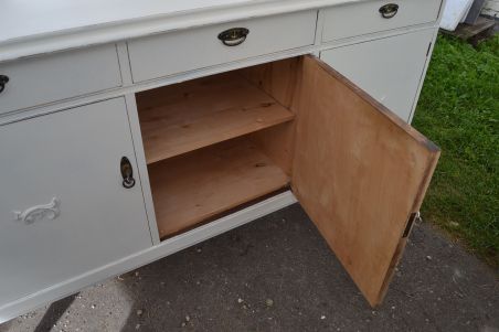 (L-890) Valge pikem peegliga kummut, servant