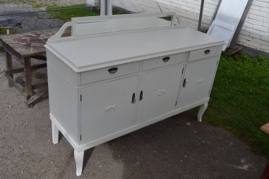 (L-890) Valge pikem peegliga kummut, servant