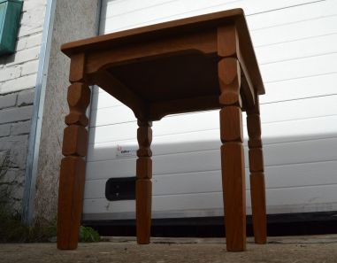 (n-8402) Plaaditud pinnaga diivanilaud Taanist