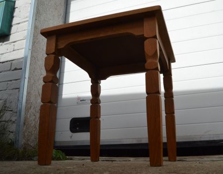 (n-8402) Plaaditud pinnaga diivanilaud Taanist