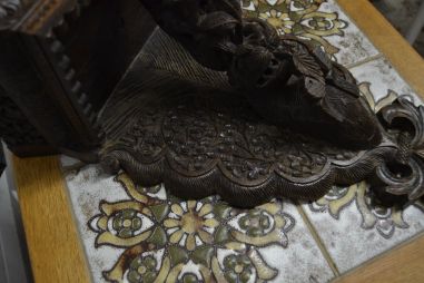 (n-8404) Puidust peene mustriga riiul