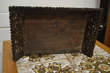 (n-8404) Puidust peene mustriga riiul