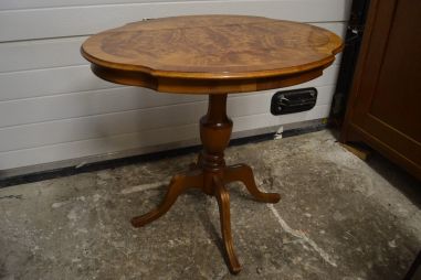 (n-8410) Buduaarilaud, diivanilaud