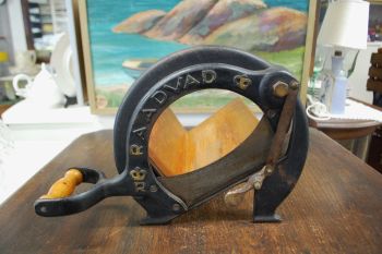 (n-8417) Vana leivalõikur Raadvad