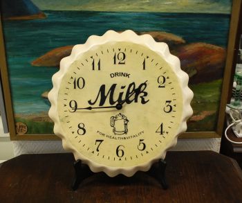 (n-8429) Suur seinakell "Drink Milk"