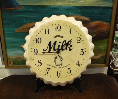 (n-8429) Suur seinakell "Drink Milk"