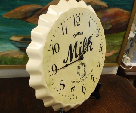 (n-8429) Suur seinakell "Drink Milk"