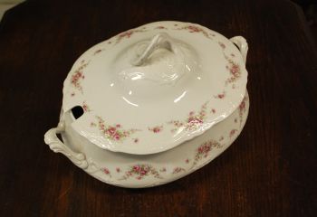 (n-8476) Wedgwood & Co, suur uhke tirin 2