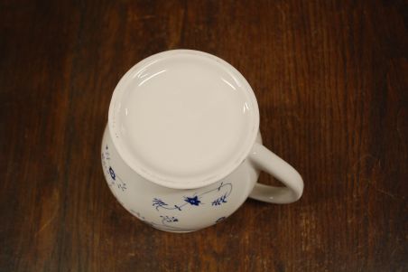 (n-8478/3) Õlelillemustriga piimakann