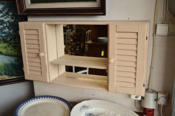 (n-8498) Seinakapp peegliga