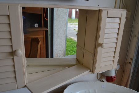 (n-8498) Seinakapp peegliga