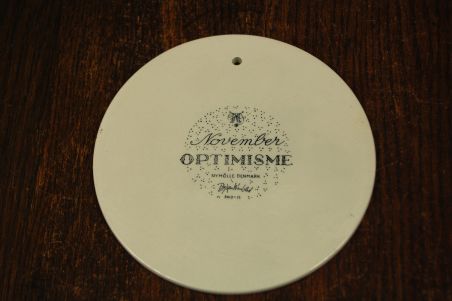 (n-8508/2) Nymölle Denmark, Bjorn Wiinblad, kuumaalus /seinataldrik "November"