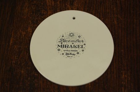 (n-8508/3) Nymölle Denmark, Bjorn Wiinblad, kuumaalus /seinataldrik "Detsember"